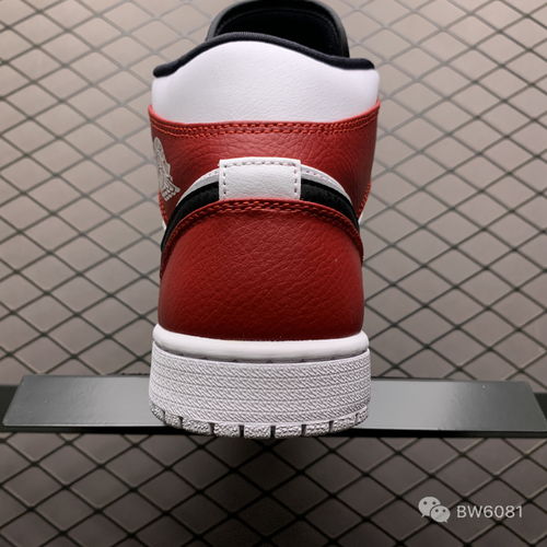 经典重塑 Nike Air Jordan 1 Mid 小芝加哥的校园与街头魅力